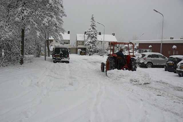 2010/324/GB 20101217 018 Kazerneren ivm sneeuwval.jpg